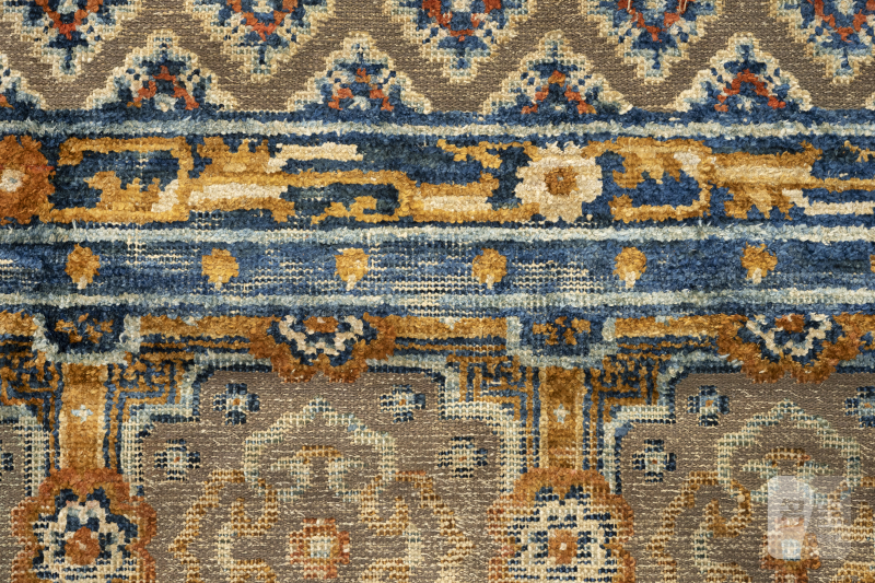 A silk carpet - 图6